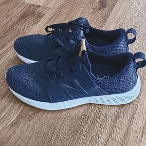 New Balance Fresh Foam Size 7.5 Navy Blue